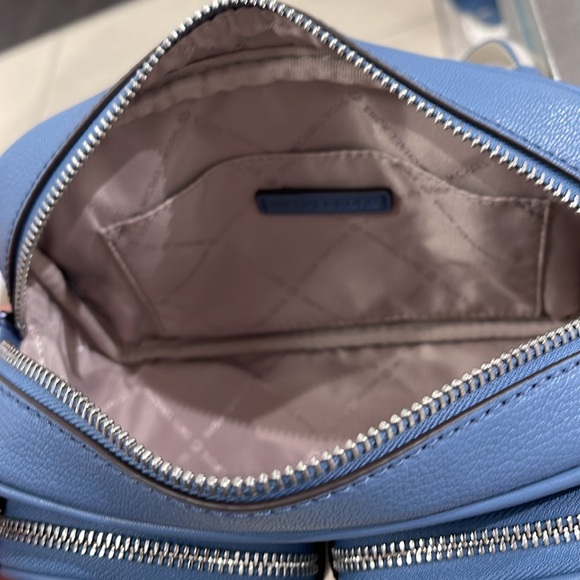 Michael Kors Jet Set Md Leather Crossbody Bag with Case for Apple Airpods Pro® - Picture 12 of 16